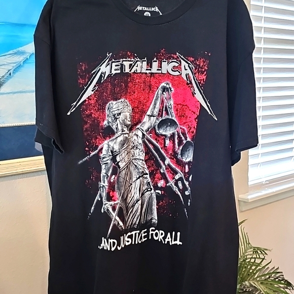 Metallica Other - Black Graphic Tee - Short Sleeve